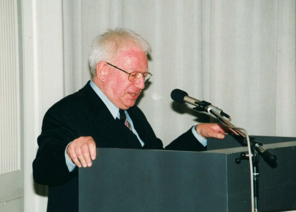 Gerhard Allroggen bei der Eröffnung der Ausstellung zu Webers Opernschaffen in der Staatsbibliothek zu Berlin im Dezember 2001, Foto: privat